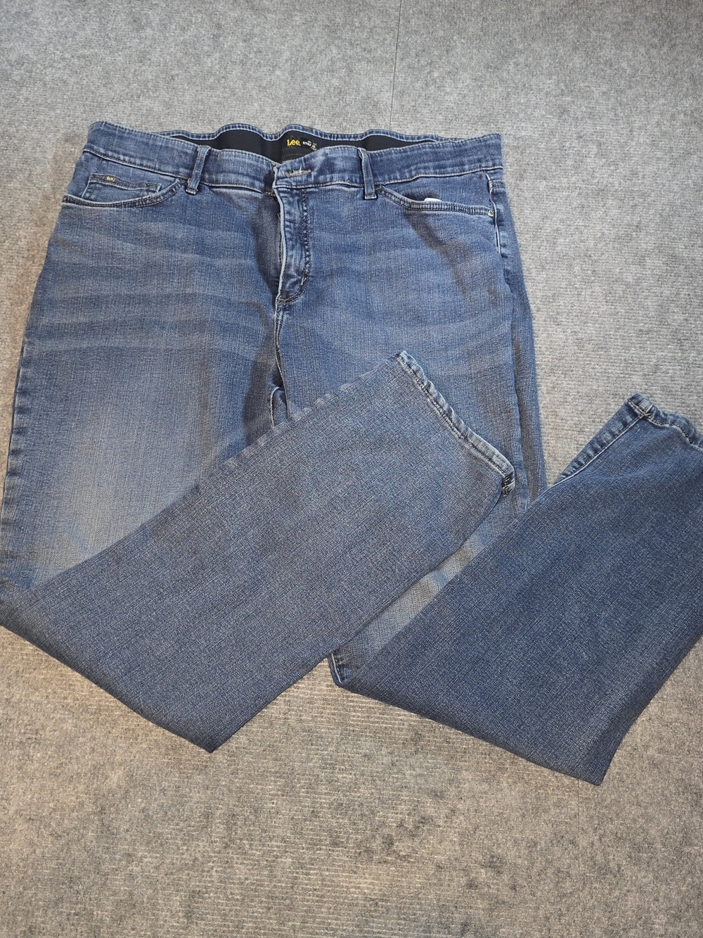 Lee Flex Motion Jeans Women’s 18M Regular Fit Straight Leg Mid Rise Medium Wash